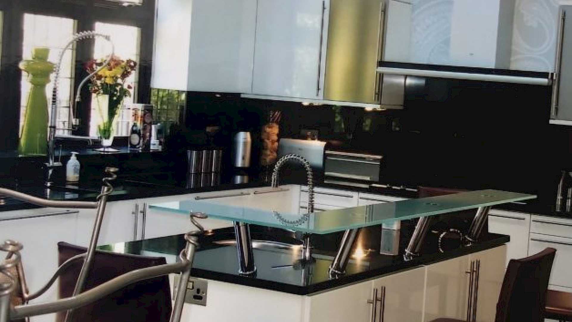 Kitchen with Lutron lighting control